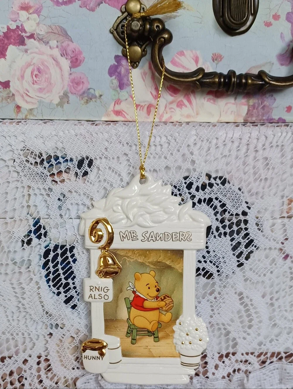 VINTAGE 1996 HOLIDAY ORNAMENT WINNIE THE POOH AND THE HONEY TREE IN ORIGINAL BOX